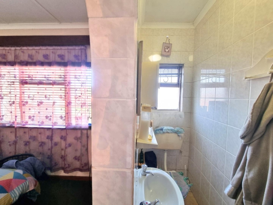 4 Bedroom Property for Sale in Sandbaai Western Cape